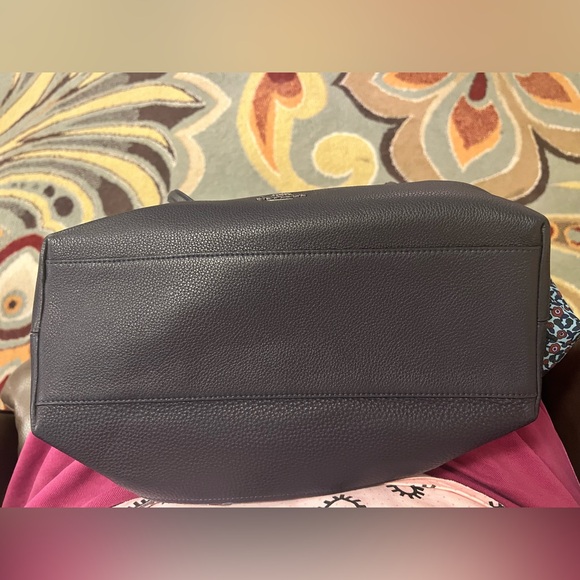 COACH Ranch Floral Nylon &
Navy Blue
Pebble Leather Tote Bag - Picture 6 of 6